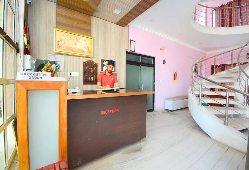 Отель Collection O 37902 Kaler Resort