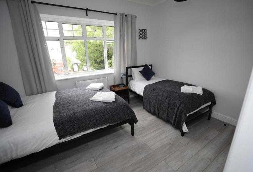 ホテル Golders Park