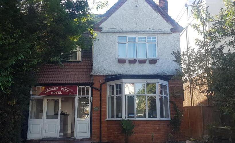 ホテル Golders Park