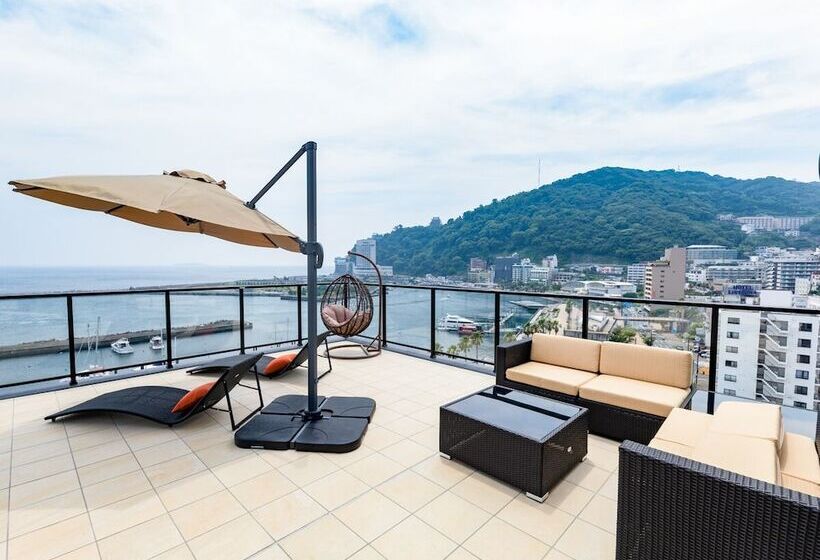 Отель Livemax Resort Atamiseafront