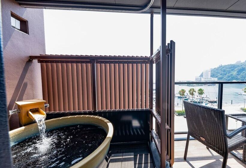 Отель Livemax Resort Atamiseafront