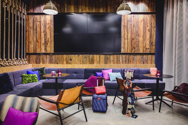 هتل Moxy Poznań Airport