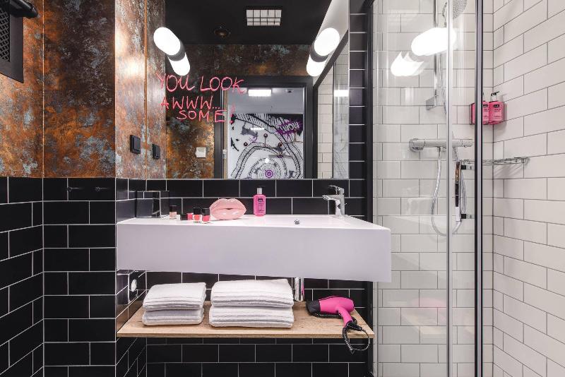 هتل Moxy Poznań Airport