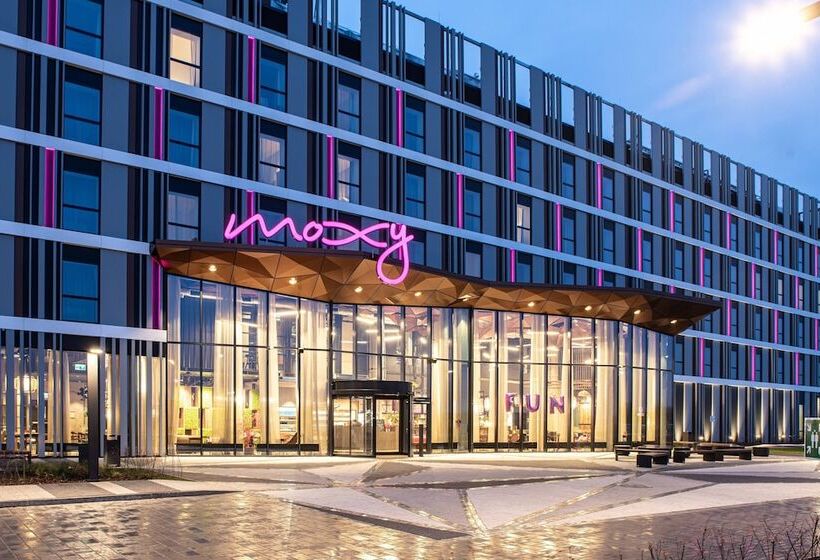 هتل Moxy Poznań Airport