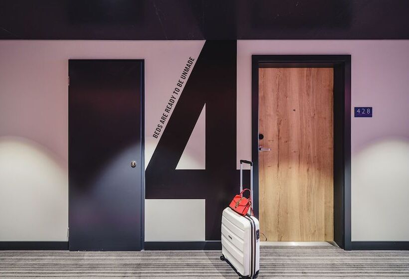 هتل Moxy Poznań Airport