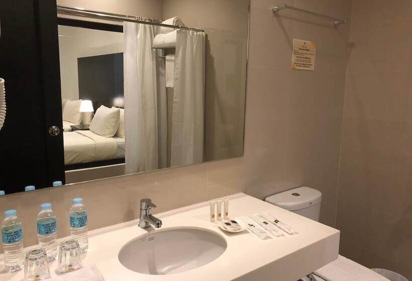 هتل Pina Suites