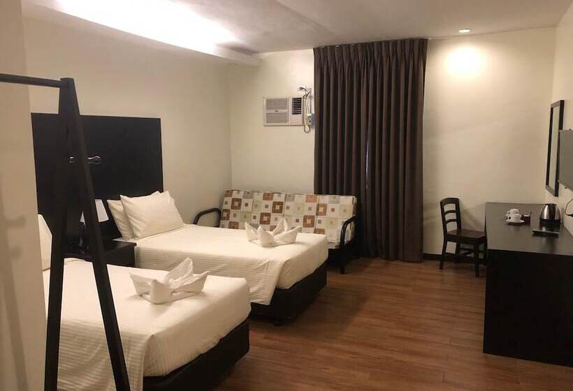 هتل Pina Suites