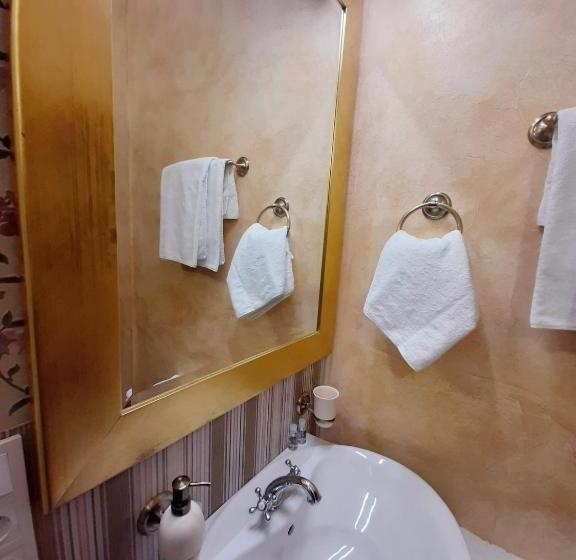 هتل Queen Of Opera