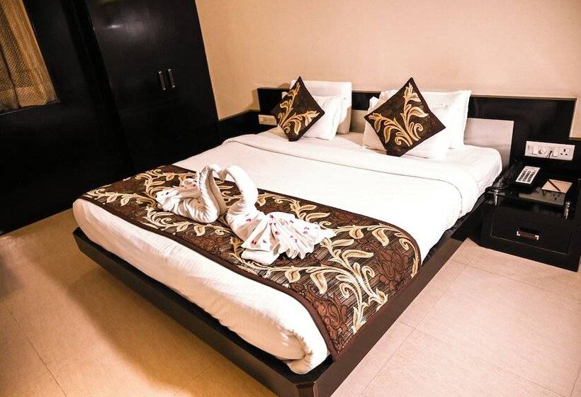 Отель Ravisha Continental