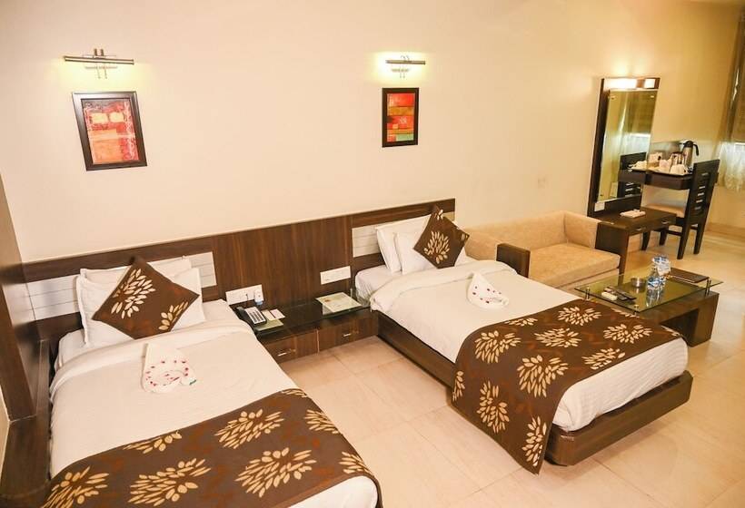 Отель Ravisha Continental