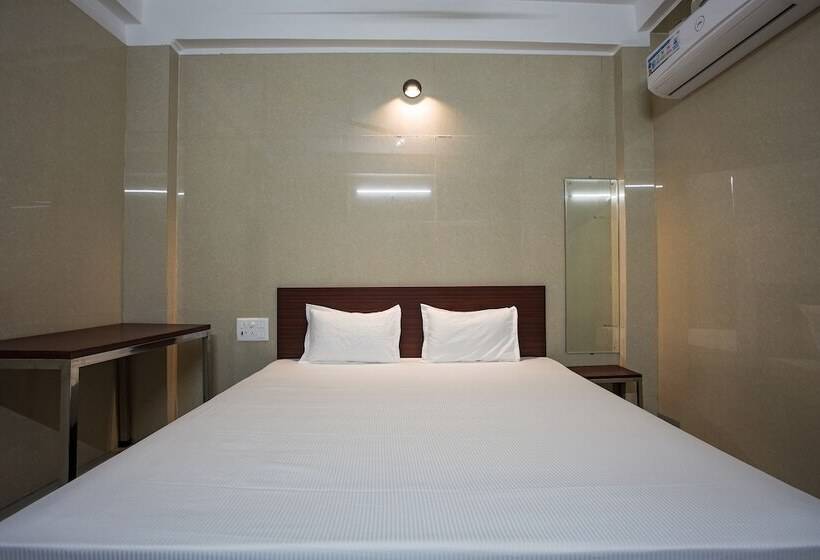 호텔 Spot On 23725 Jay Shanti Palace