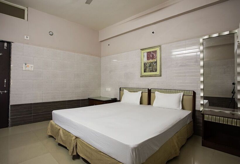 בית מלון כפרי Spot On 23725 Jay Shanti Palace