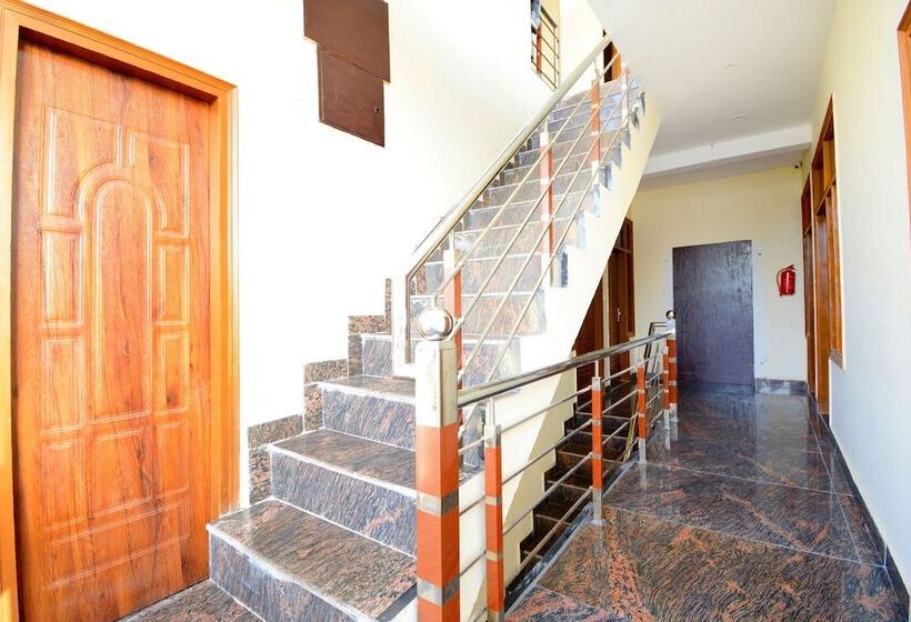 Отель The Sai Palace By Oyo Rooms