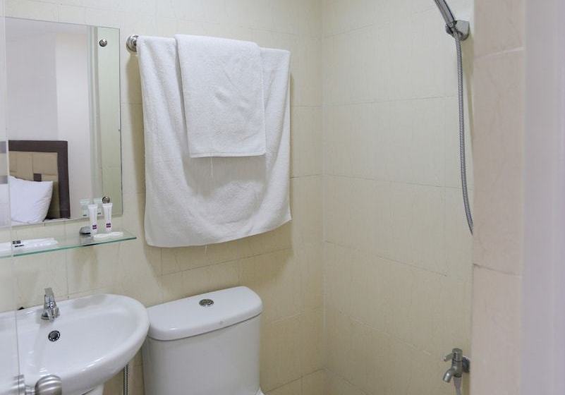 فندق Triangle Apartelle By Oyo Rooms