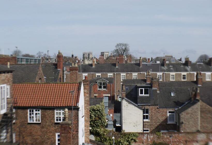 Mcmillan House Studio Apartments