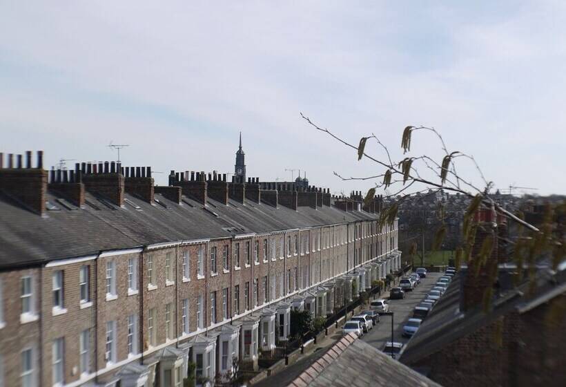 Mcmillan House Studio Apartments