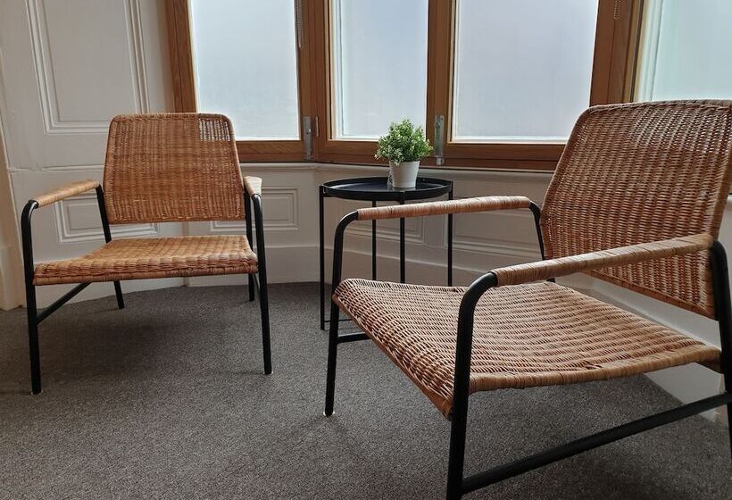 Mcmillan House Studio Apartments