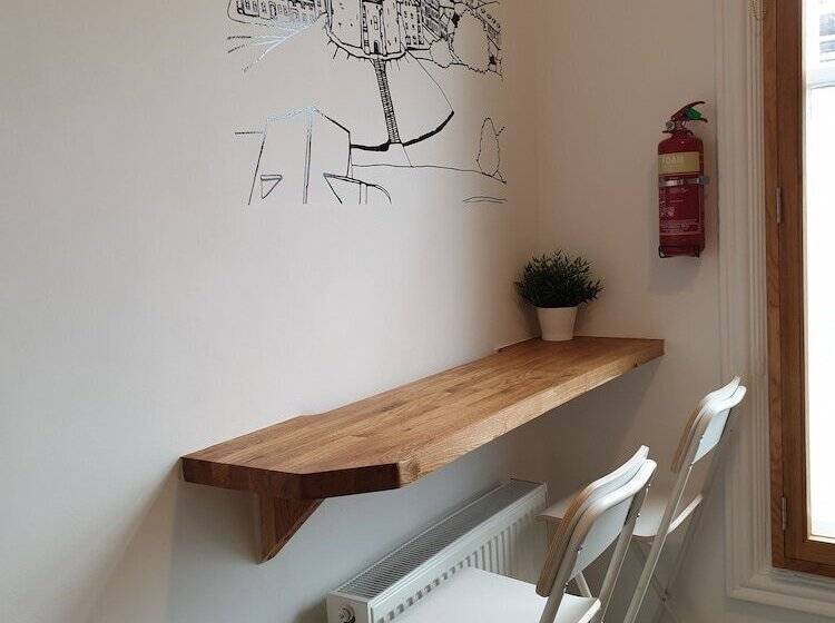 Mcmillan House Studio Apartments