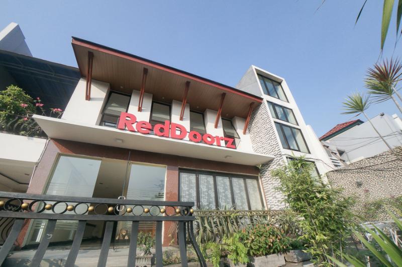 膳宿费 Reddoorz Plus Near Green Pramuka Square Mall