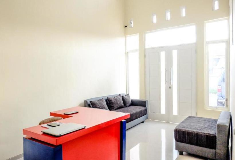 ユースホステル Cakalang Residence Syariah By Oyo Rooms