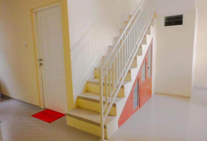 ユースホステル Cakalang Residence Syariah By Oyo Rooms