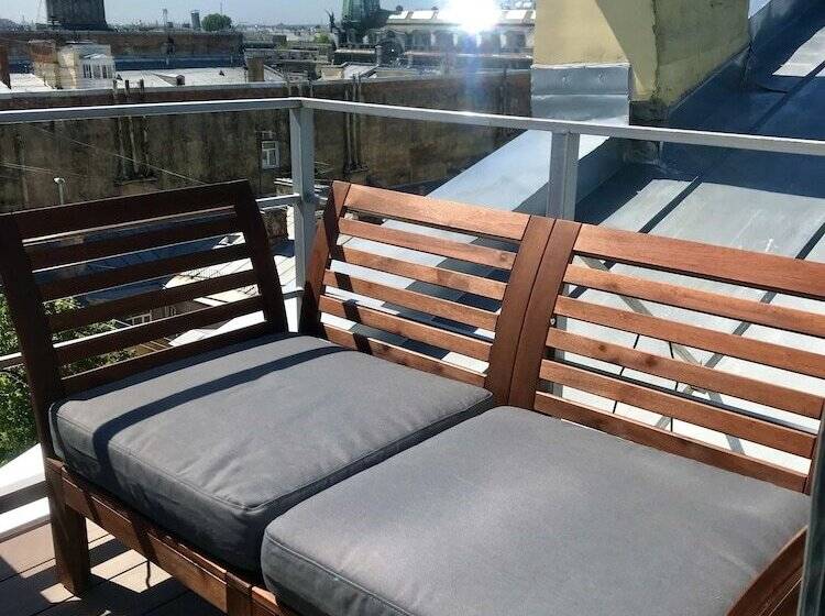 ユースホステル Nevsky Capsule