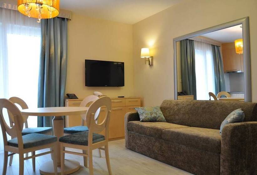 Aparthotel Flora