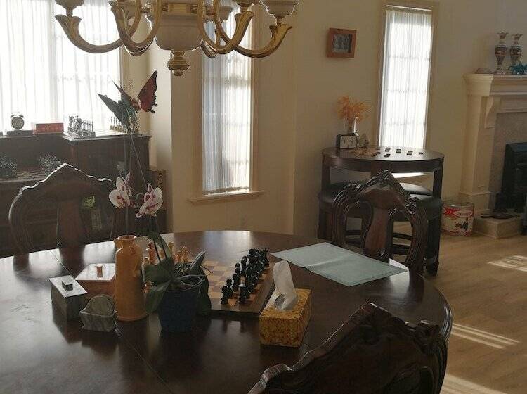 مبيت وإفطار Com House