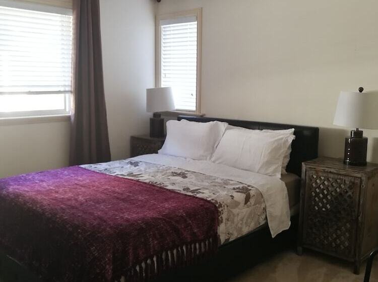 مبيت وإفطار Com House