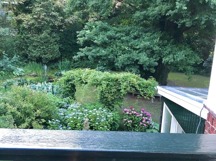 ベッドアンドブレックファースト Guesthouse Villa De Eikhof