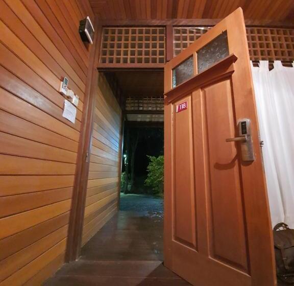 住宿加早餐  Besar Bulan Baru   Senggigi