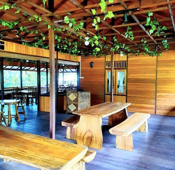 住宿加早餐  Besar Bulan Baru   Senggigi