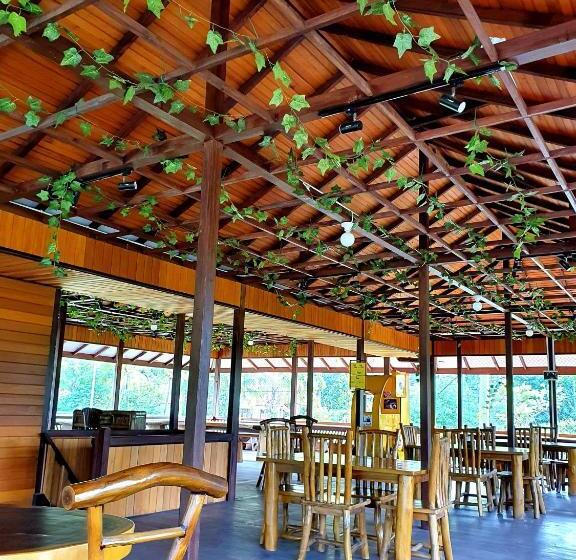 住宿加早餐  Besar Bulan Baru   Senggigi