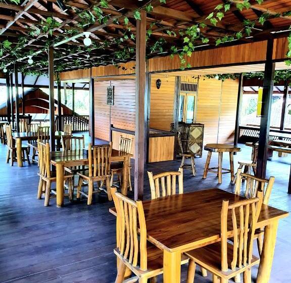 住宿加早餐  Besar Bulan Baru   Senggigi