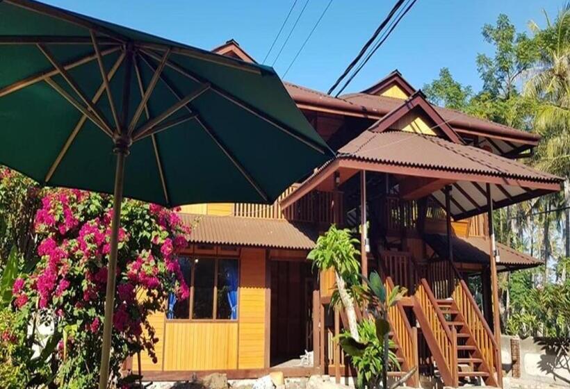 住宿加早餐  Besar Bulan Baru   Senggigi