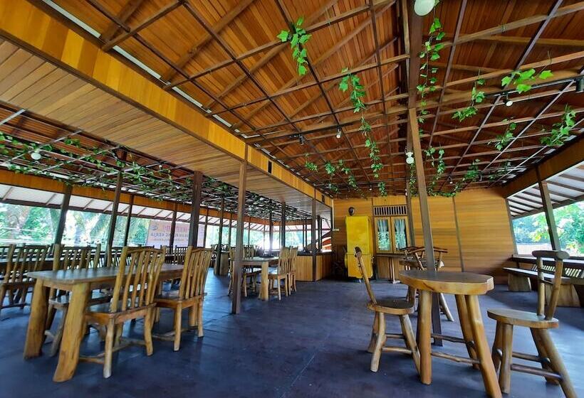 住宿加早餐  Besar Bulan Baru   Senggigi