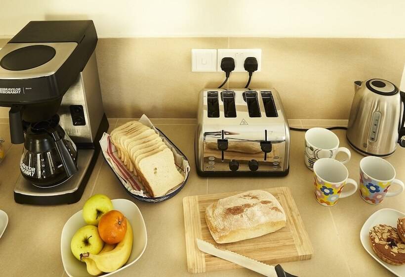 تختخواب و صبحانه Provicario