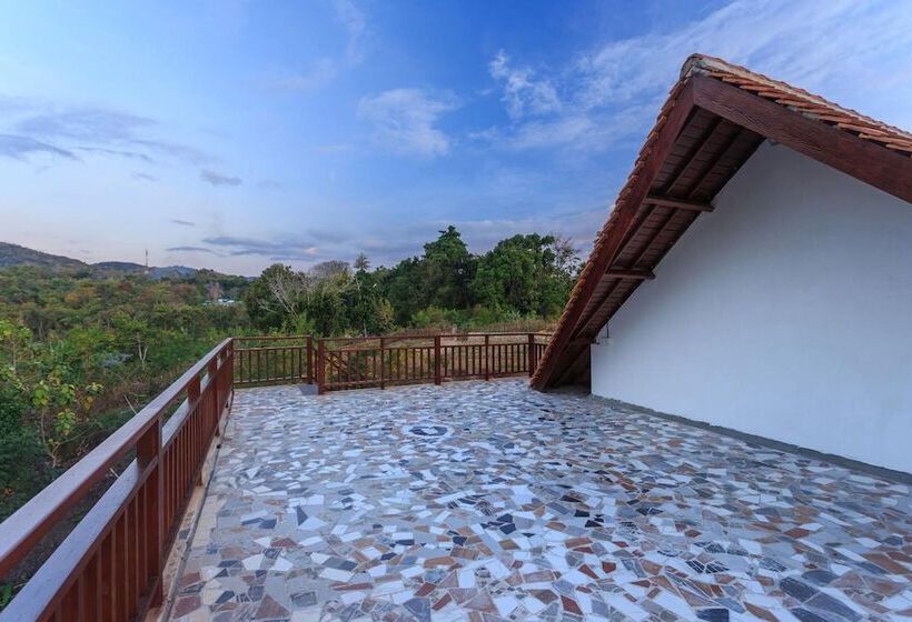 تختخواب و صبحانه The Lavana Tanjung Lima Laboan Bajo Villas