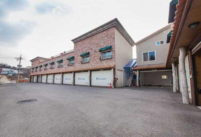 Belita N Goodtime Drivein Motel