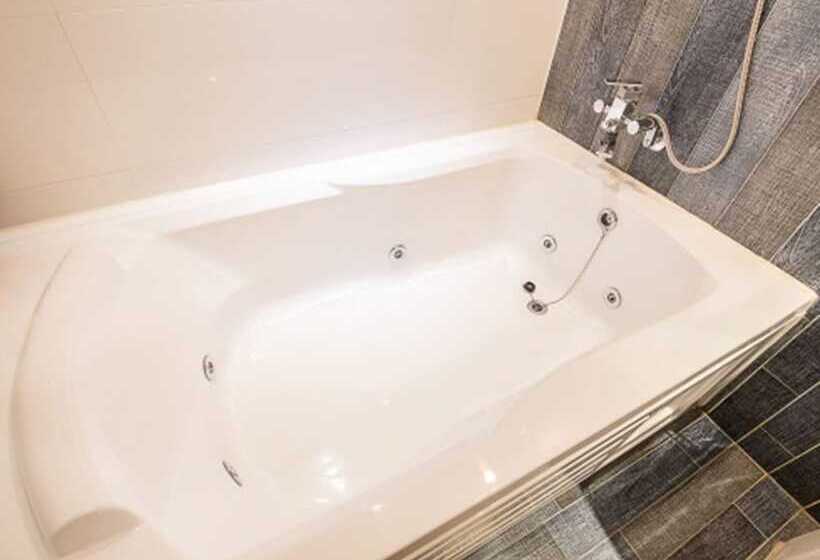 Belita N Goodtime Drivein Motel