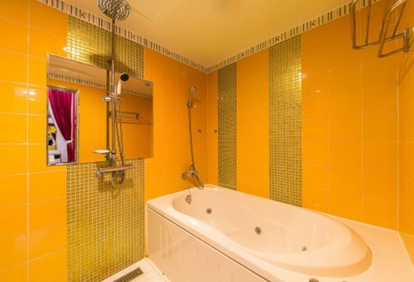 Belita N Goodtime Drivein Motel