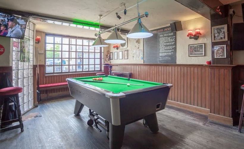 여관 One Eyed Jacks