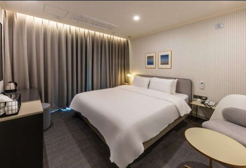 Brown Dot Hotel Deokcheon