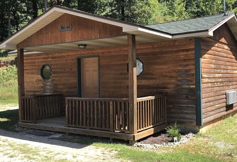 ホテル Bullwinkles Rustic Lodge