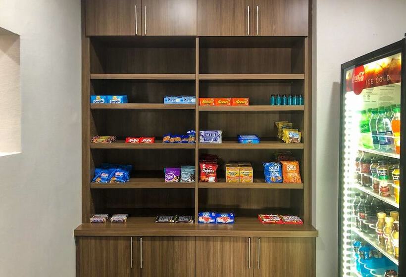 ホテル Comfort Suites Desoto Dallas South