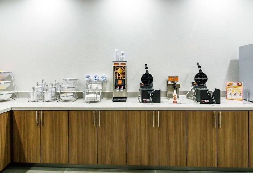 ホテル Comfort Suites Desoto Dallas South