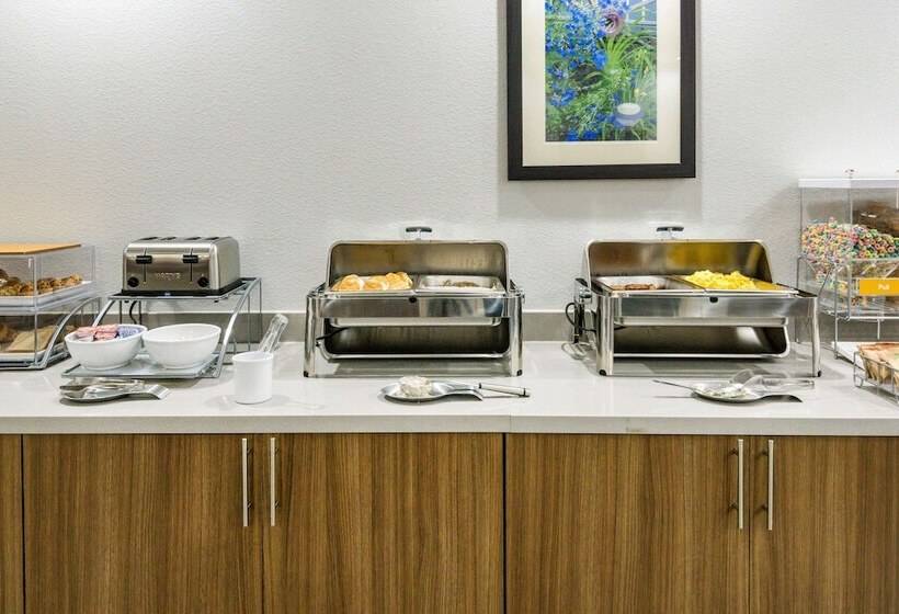 ホテル Comfort Suites Desoto Dallas South