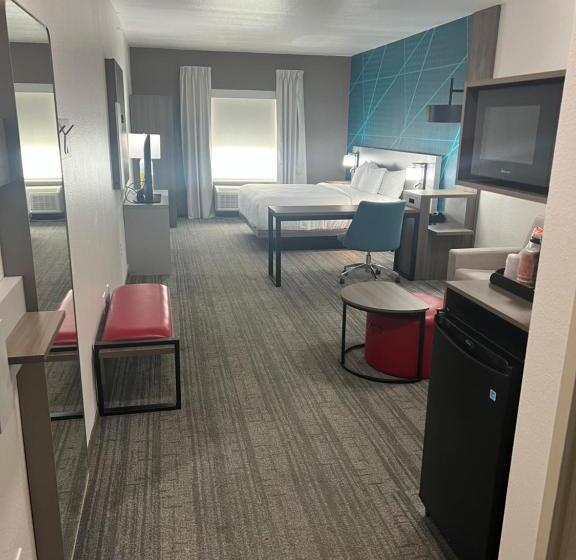 ホテル Comfort Suites Desoto Dallas South