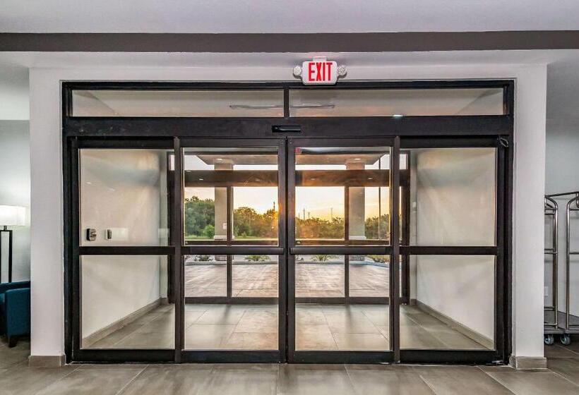 ホテル Comfort Suites Desoto Dallas South