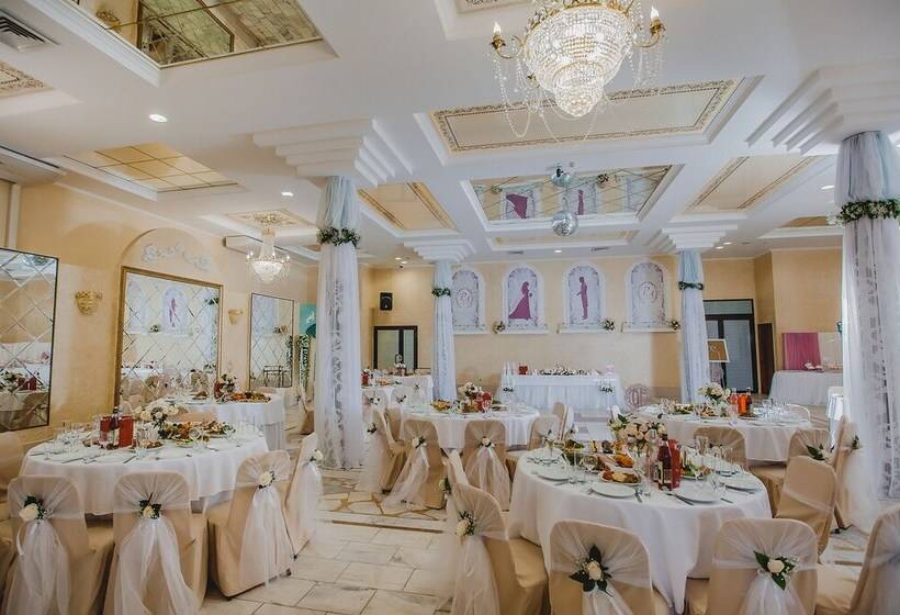 هتل Cronwell Park Nika